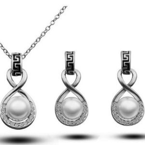 EDITH INFINITY PEARL JEWELRY SET
